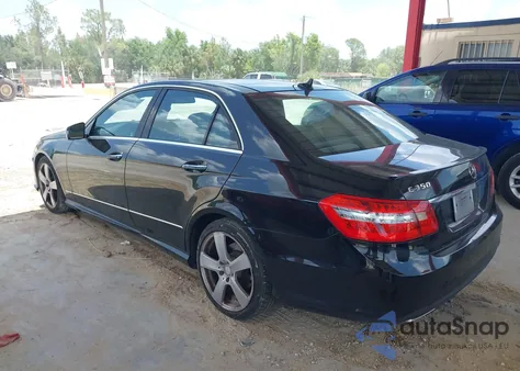 2011 Mercedes-Benz E 350 z USA, uszkodzony, nr VIN WDDHF5GB7BA354171